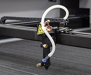 Детали лазерного оптического тракта унифицированы и легко заменяемы Детали лазерного оптического тракта унифицированы и легко заменяемы