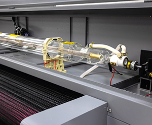 Мощный источник лазерного излучения с большим ресурсом Мощный источник лазерного излучения с большим ресурсом