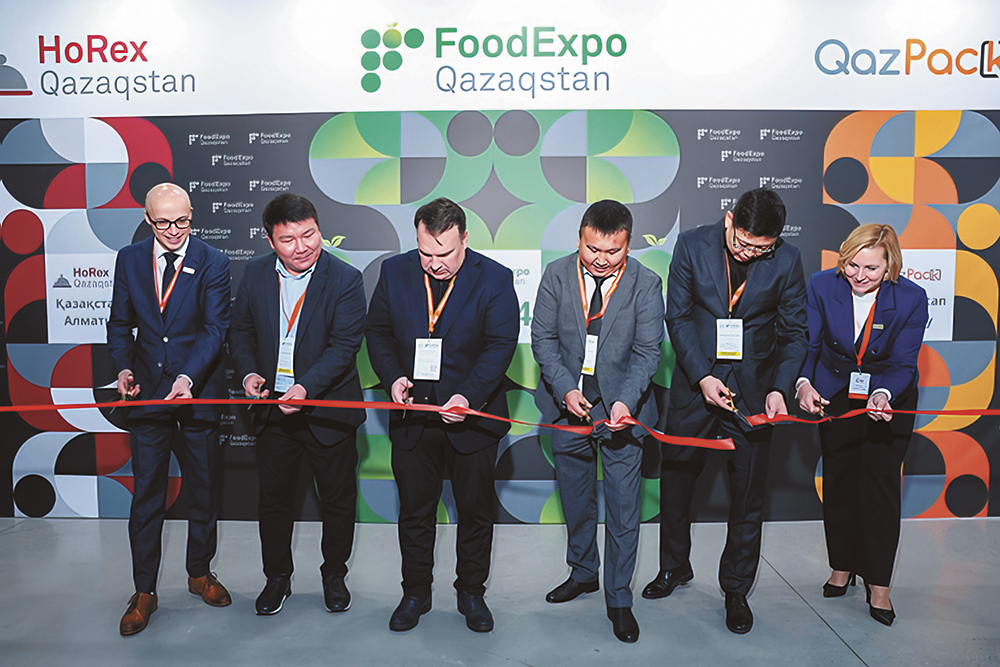 Символическое открытие выставки FoodExpo Qazaqstan ознаменовала церемония перерезания красной ленты почётными гостями и организаторами Символическое открытие выставки FoodExpo Qazaqstan ознаменовала церемония перерезания красной ленты почётными гостями и организаторами