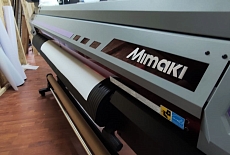 Mimaki UJV100-160 запущен на производстве рекламы GLOBAL SOLUTION GROUP