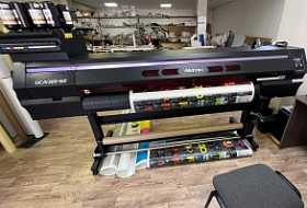 УФ-принтер Mimaki UCJV300-160 установлен в компании Clever Agency из г. Алматы