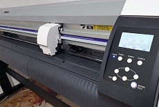 Компания из Алматы покупает второй принтер Mimaki JV100 и каттер Mimaki CG-SRIII